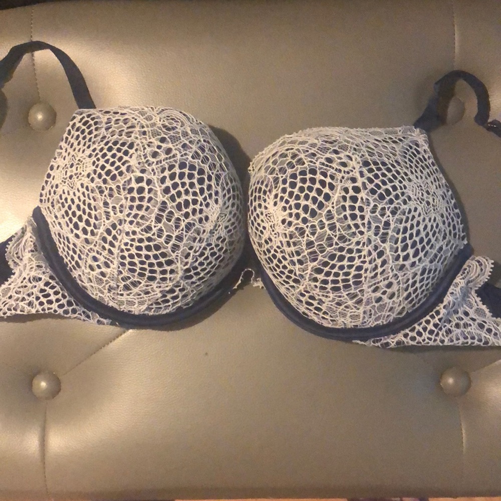 Victoria Secret bra size 36c bombshell